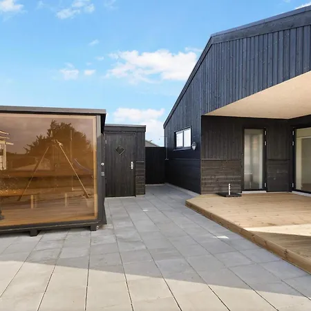 Luxury Summer House Oasis